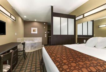 hotels in minot nd with jacuzzi suites