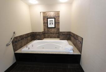 hotels in findlay ohio with jacuzzi rooms