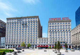 which hotels allow 18 year olds to check in chicago